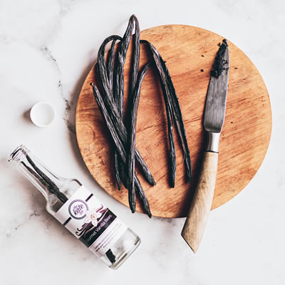 blog-2022-katelyn-and-antonino-chopping-vanilla-thumb.jpg